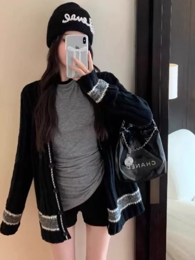 Loose Short Knitted Sweater Coat Women's Autumn 2025 New Style College Style Korean Lazy Fashion V-Neck Long Sleeve Cardigan