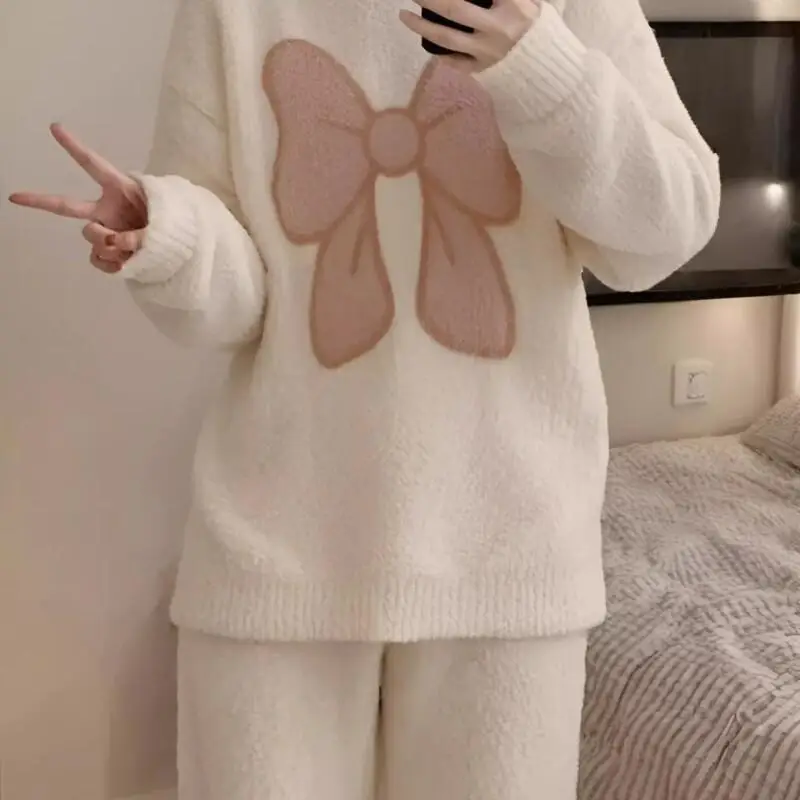 يمكن ارتداؤها كملابس منزلية من الصوف المرجاني طقم بيجامة بعقدة على شكل فراشة ملابس نوم للنساء في الخريف والشتاء عزل مضاف