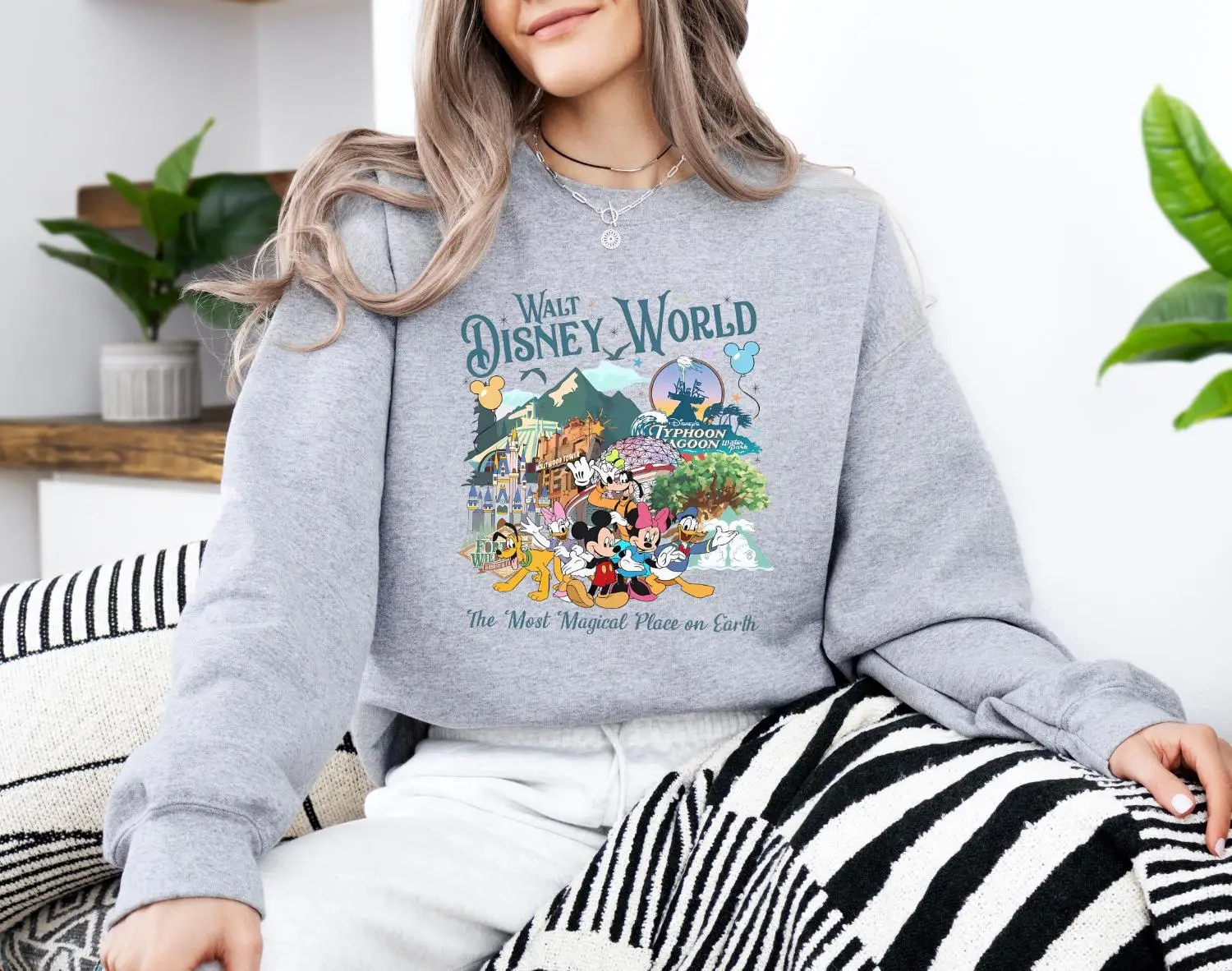 De Disney Mickey-thema-trui uit 2025 is een los en warm koppelsweatshirt voor modieuze meisjes in de herfst