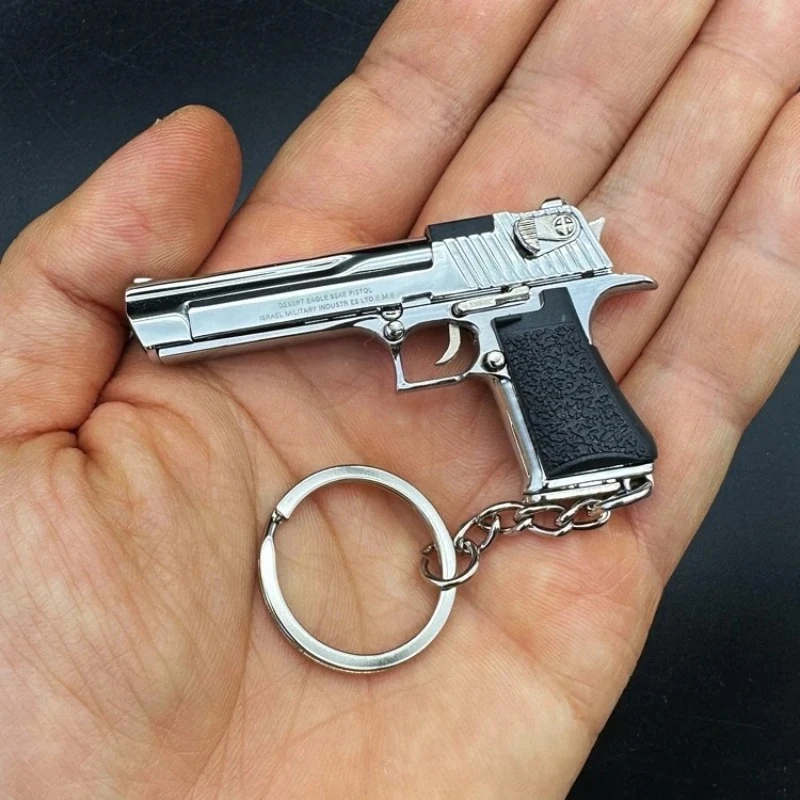 

Брелок-модель пистолета Desert Eagle, масштаб 1:4, из металлического сплава, миниатюрная игрушечная пушка для взрослых и детей, подарок на Рождество
