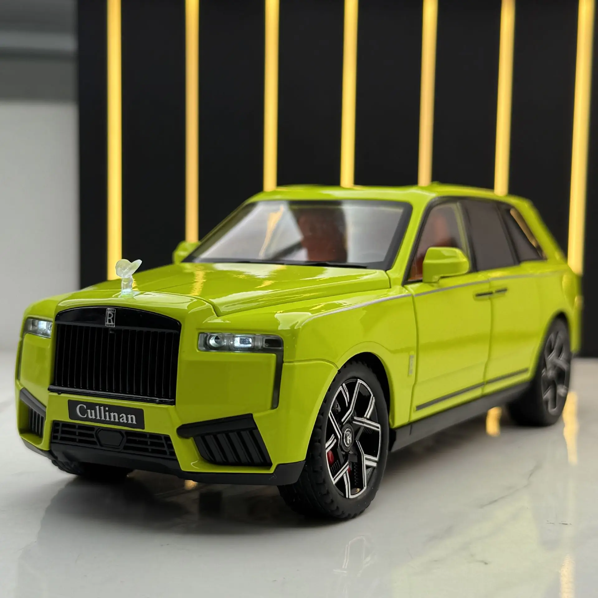 Veículo off-road som e luz puxar para trás modelo de brinquedo sala de estar ornamento de mesa menino brinquedo presente