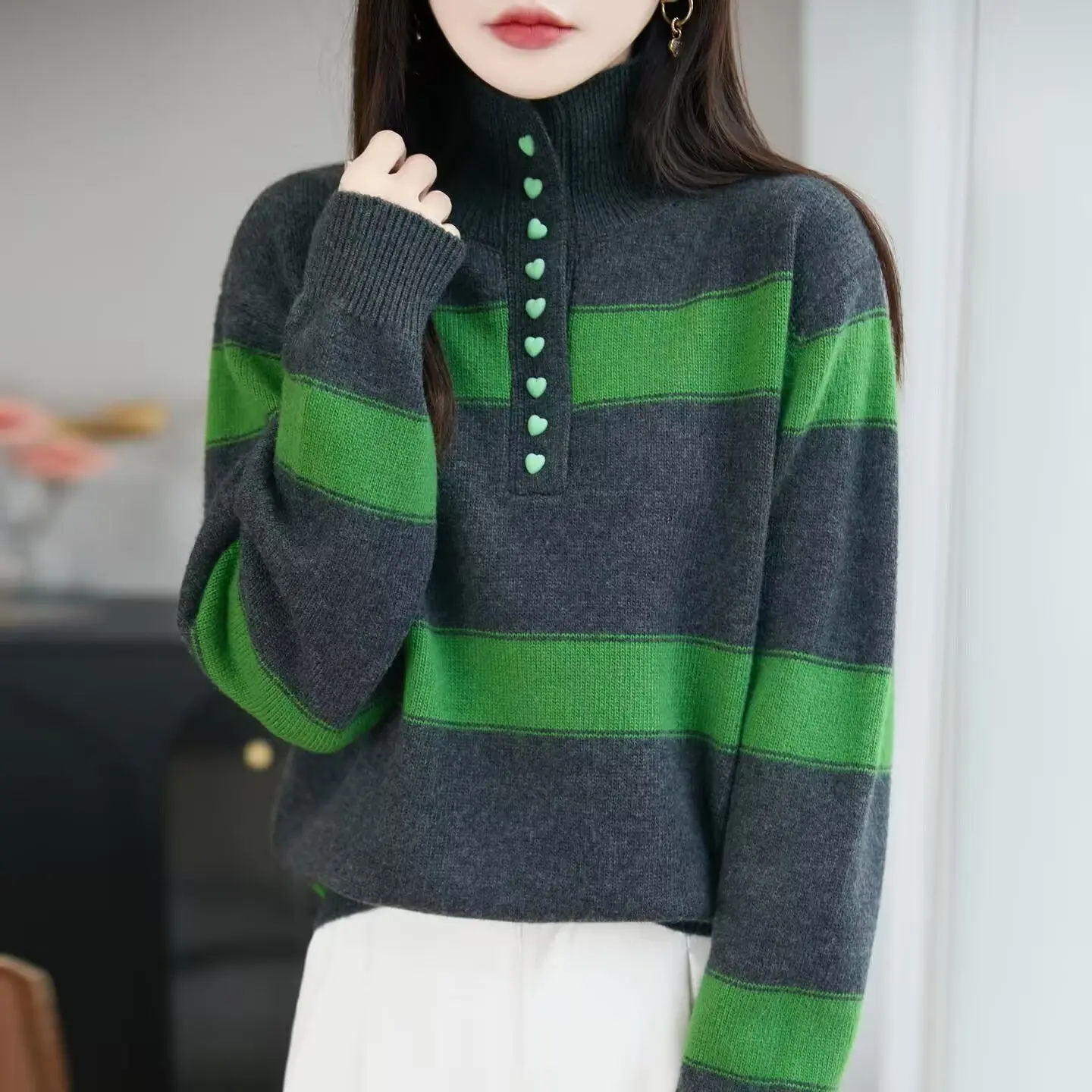 เสื้อโค้ทไหมพรมอุ่นๆ รุ่นใหม่สำหรับฤดูใบไม้ร่วงและฤดูหนาว เสื้อสเวตเตอร์ผู้หญิง ลายทาง คอเต่า แบบสวม หนา สไตล์ตะวันตก เสื้อซับในสำหรับผู้หญิง