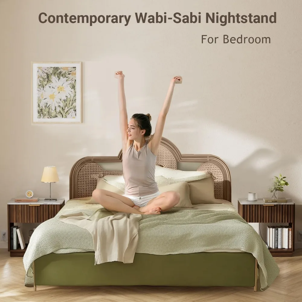 Table de chevet moderne du milieu du siècle avec station de recharge, grande table de chevet cannelée en noyer avec plateau en faux marbre