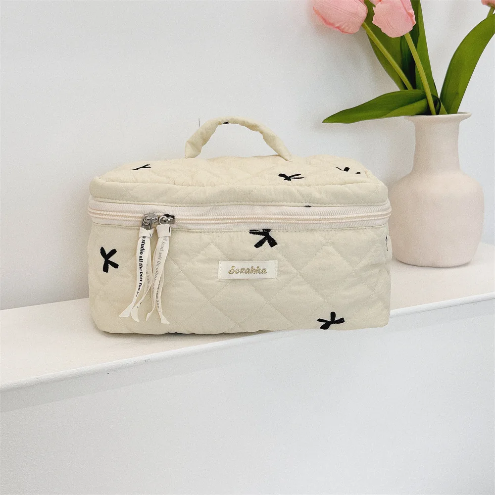 Women\'s Nice Cosmetic Bag Embroidery Bow Makeup Bag Korean Version Large Capacity Toiletry Bag Storage Bag Skincare Travel Bag
