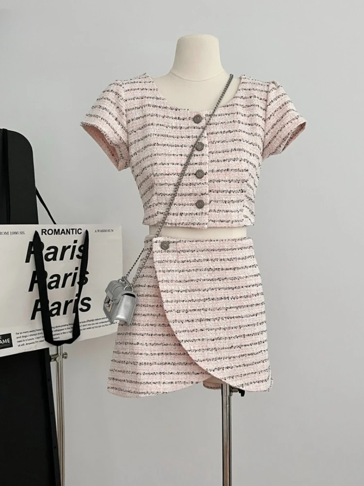 بلوزة قصيرة رفيعة تناسب الجسم وتنورة قصيرة على شكل حرف A للنساء ، بدلة مثيرة حلوة ، طراز العطر ، طقم وردي من قطعتين ، جودة عالية ، جديد ، صيف ،