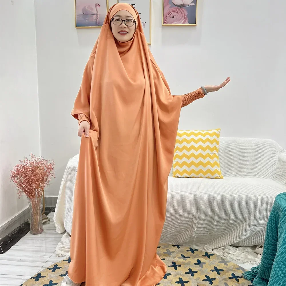 ชุดคลุมยาวแบบมีฮู้ดสำหรับผู้หญิงมุสลิม  ชุดละหมาด  ชุดอิหม่าร์  ชุดสำหรับวันอีดและเดือนรอมฎอน  ชุดคลุมแบบดูไบ ซาอุดิอาระเบีย  ชุดเดรสแบบเรียบร้อย  ชุดเจลลาบา