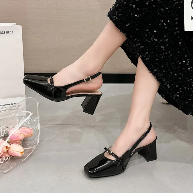 

Весенние женские туфли на массивном каблуке 2026: элегантные бежевые босоножки с квадратным носком для вечеринок, женские туфли-лодочки