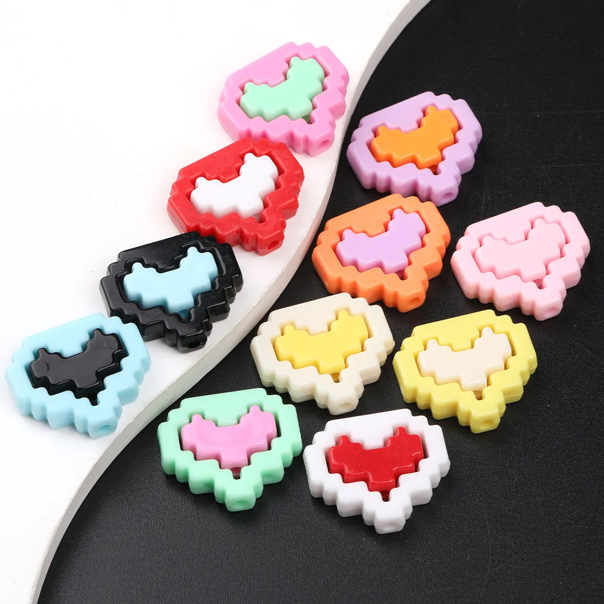 18set Mixed Color Pixel Art 2-in-1 Color-Block Heart Acrylic Beads, Loose Beads for DIY Jewelry & Crafts, Ideal for Kawaii