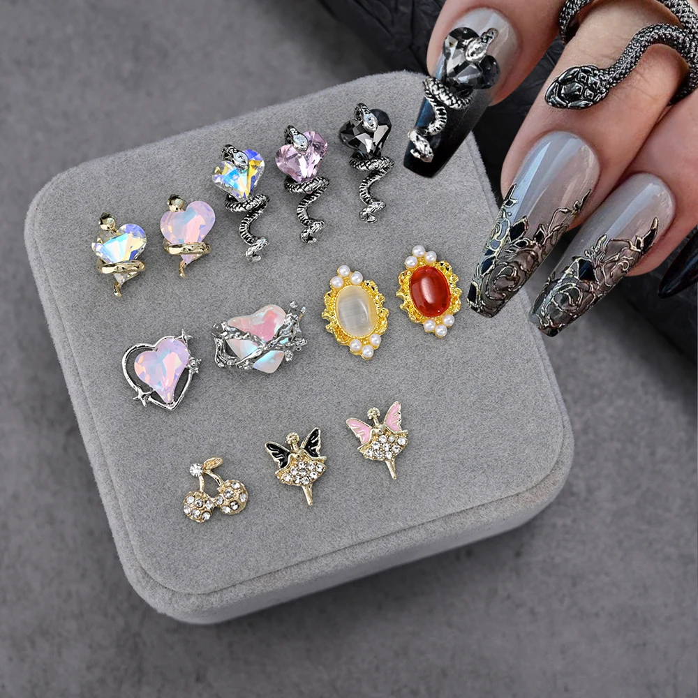 

10Pcs Daimond Snake Crooked Heart Nail Art Charms 3D Retro Alloy Snake Crystal Rhinestones Luxury Nail Jewelry Decorations