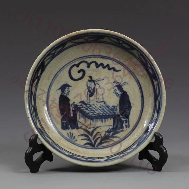 

7-дюймовая антикварная китайская тарелка эпохи Мин с ручной росписью, изображающая трех мужчин, играющих в шахматы, сине-белая.