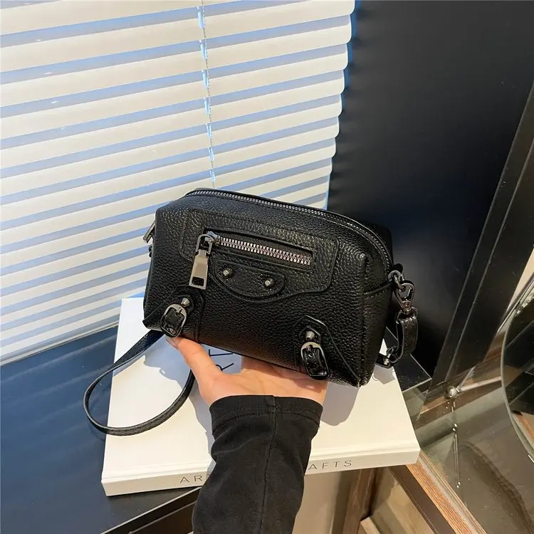 

New Single 877 Shoulder Messenger Handbag Zipper Messenger Bag Small Square Bag Casual Versatile Retro Commuter Bag
