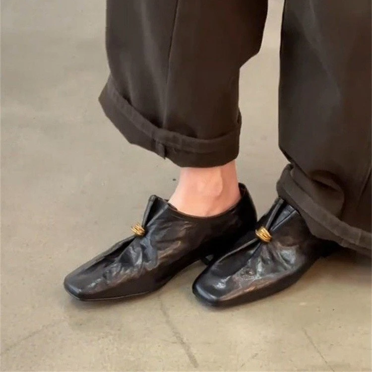 

Women's Vintage Square Toe Loafers Retro Wrinkle Gold Button SlipOn Flats Comfortable Leather Casual Shoes for Office Daily Wear