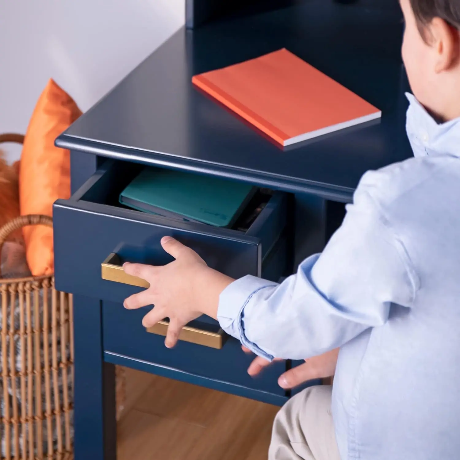 Guidecraft-Ensemble bureau et chaise Taiga pour enfants avec huche, poste de travail informatique en bois bleu marine avec étagères de rangement