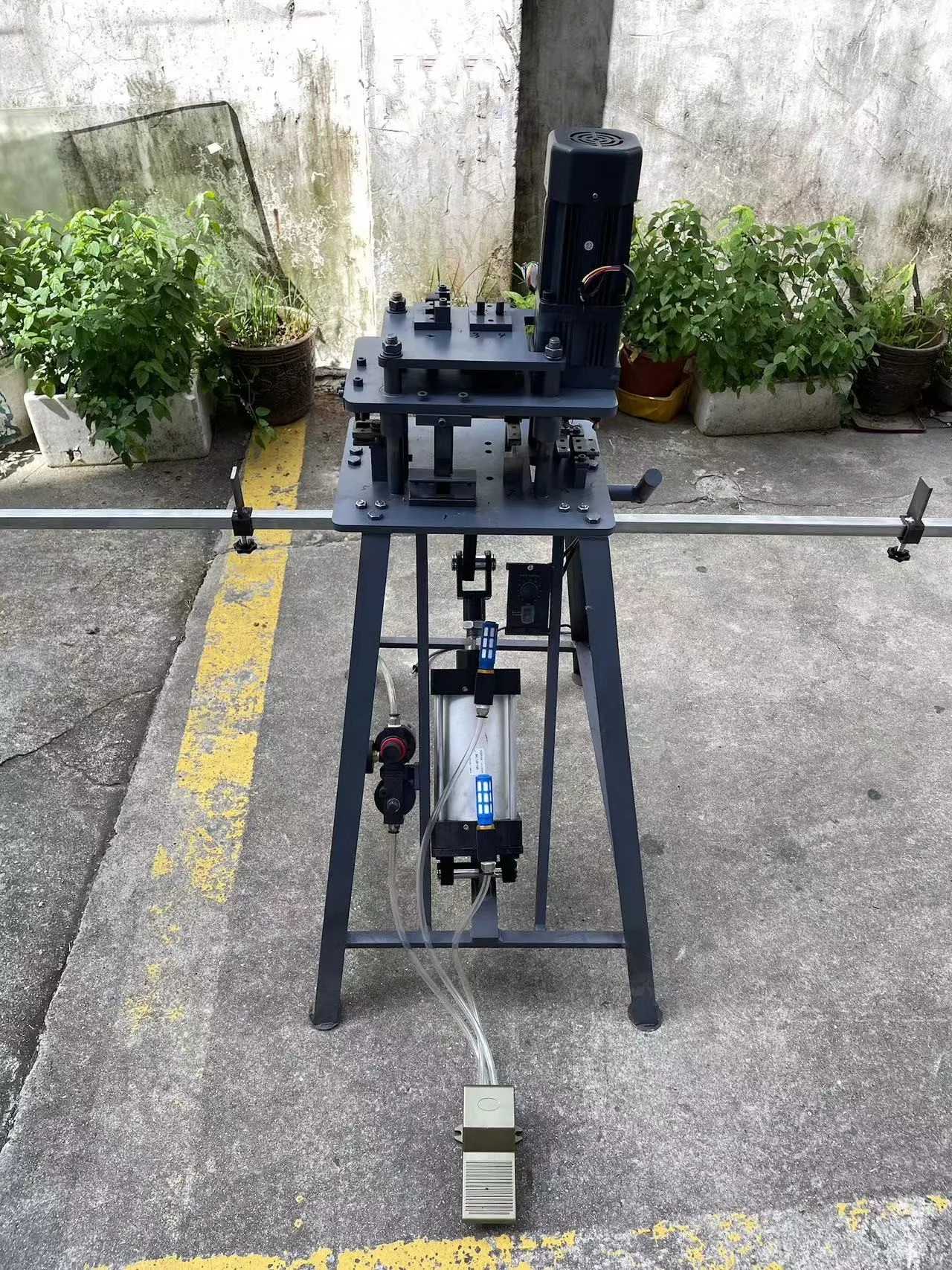 KET High Quality Be st Selling for Aluminum Hole Making Manual Punching Window and Door Machine