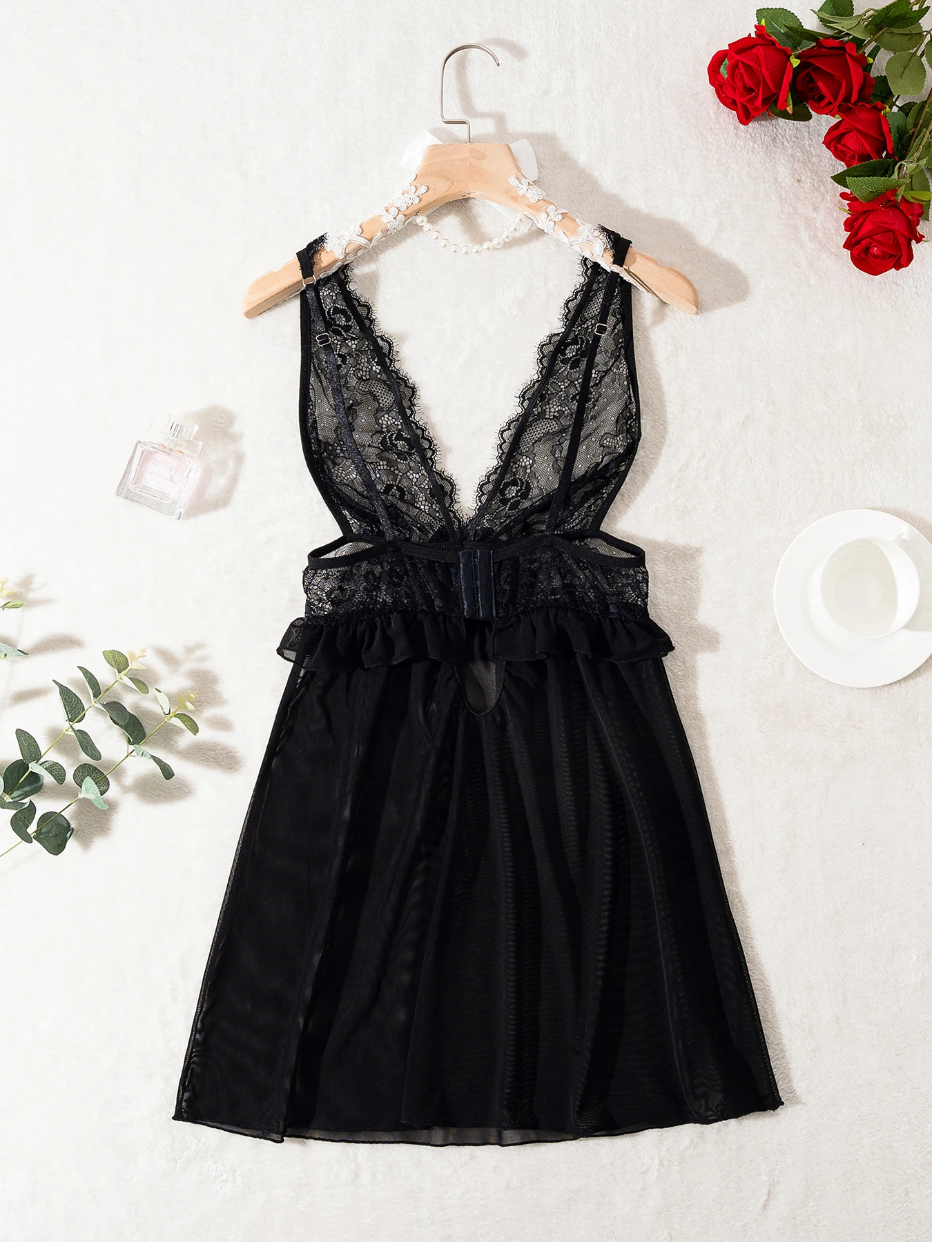 ملابس داخلية سوداء شفافة مثيرة، ثوب نوم دانتيل نسائي، ثوب نوم نسائي مثير بدون أكمام مع قماش شبكي، رقبة على شكل حرف V. ملابس داخلية