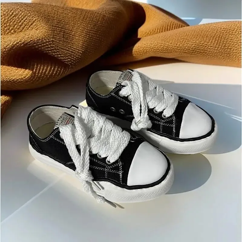 

Retro Sports Shoes: Nostalgic Influences with Modern Fit and Functionality Mesh Shoes for Men & Women