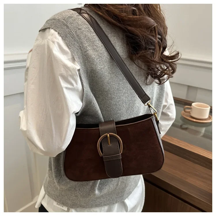 Damen-Umhängetasche aus Wildlederimitat, Unterarm-Umhängetasche, Reißverschluss, modische Umhängetaschen für kleine quadratische Taschen, geeignetes tägliches Outfit – Detail 7