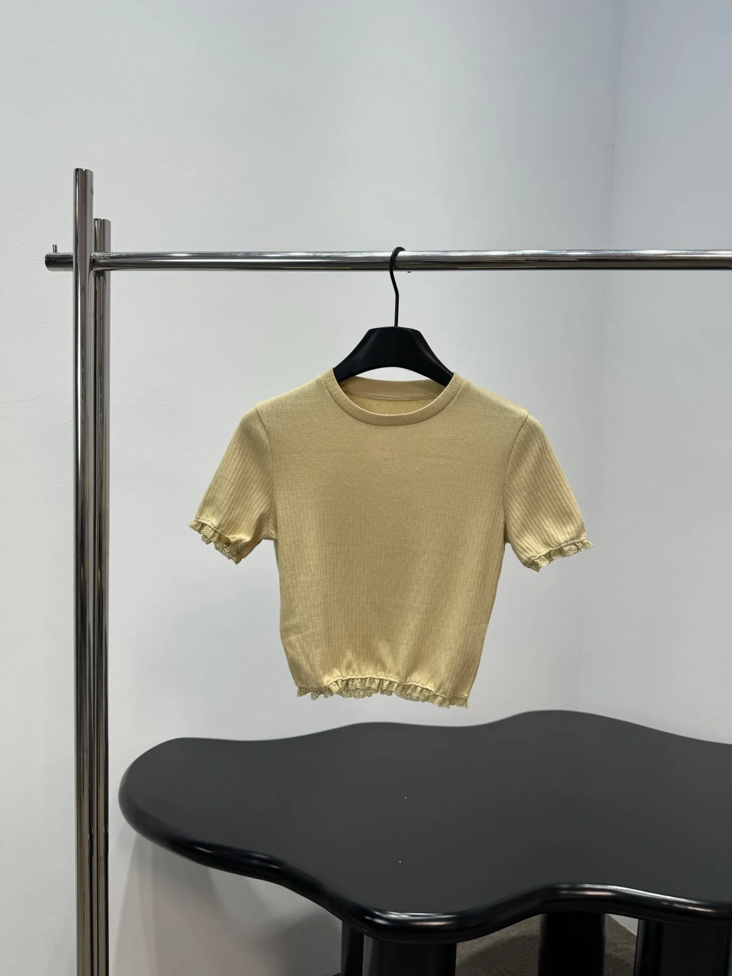 

2026 New Women Sweet Age-Reducing Lace Splice Slim Jacquard Texture O Neck Knit Top