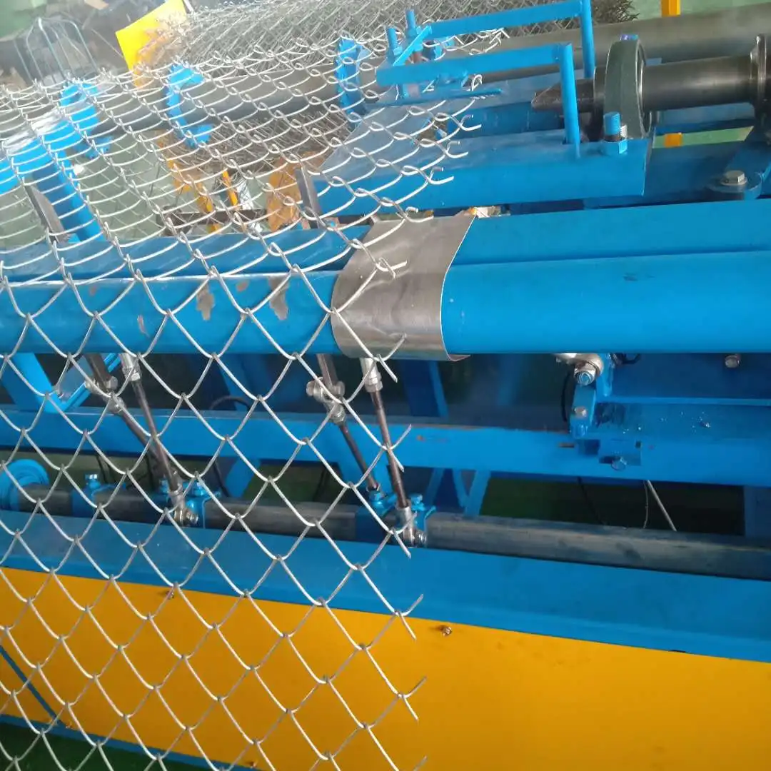 Macchina per la produzione di recinzioni automatiche per maglie a catena Macchina per la produzione di maglie diamantate di alta qualità in fabbrica con doppio filo