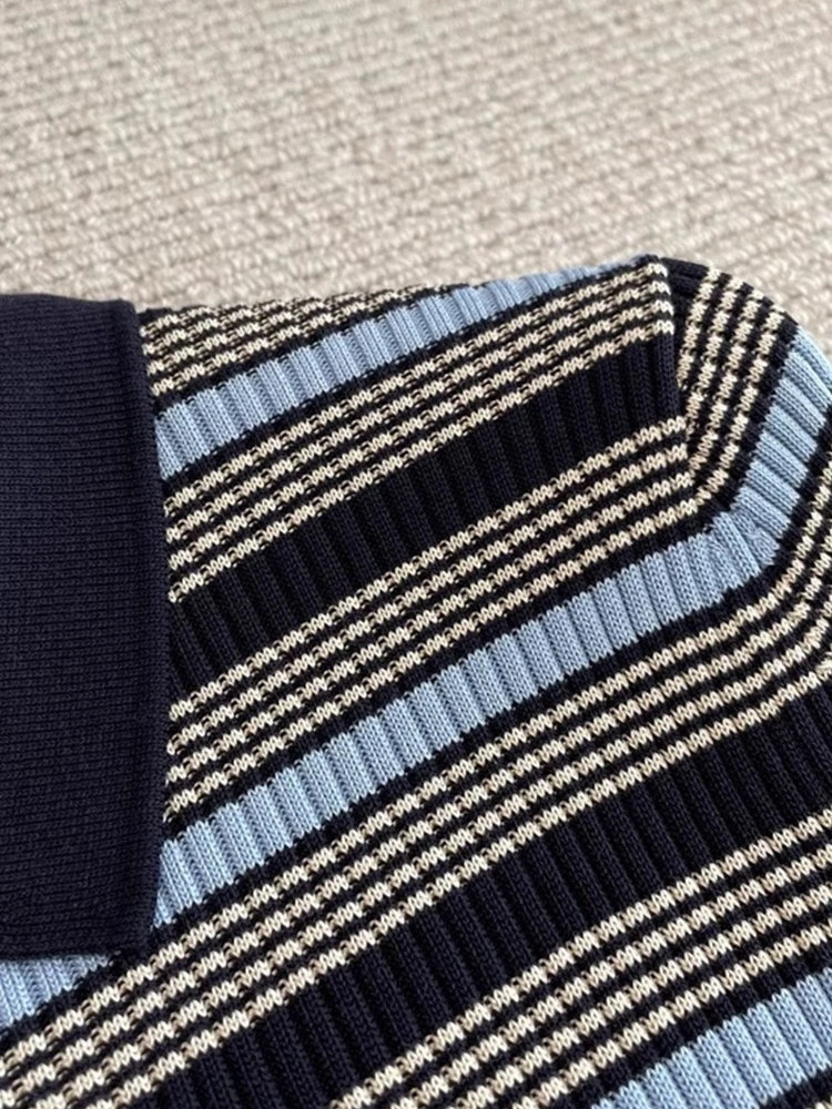

Unique Stripe Ice Silk Knitted Ne ort Sve Slim Fit Top Faionable Casual Sle Summer 2025 Women's Premium Knitwear