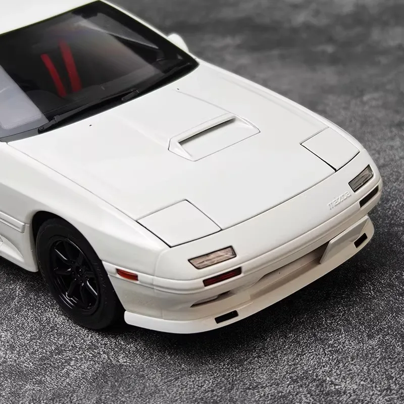 WHELART 1/18 Mazda Savanna RX-7 FC3S Initial D 30th Anniversary Ryosuke Takahashi White Diecast Car Model Boy Collecion Gift view 4