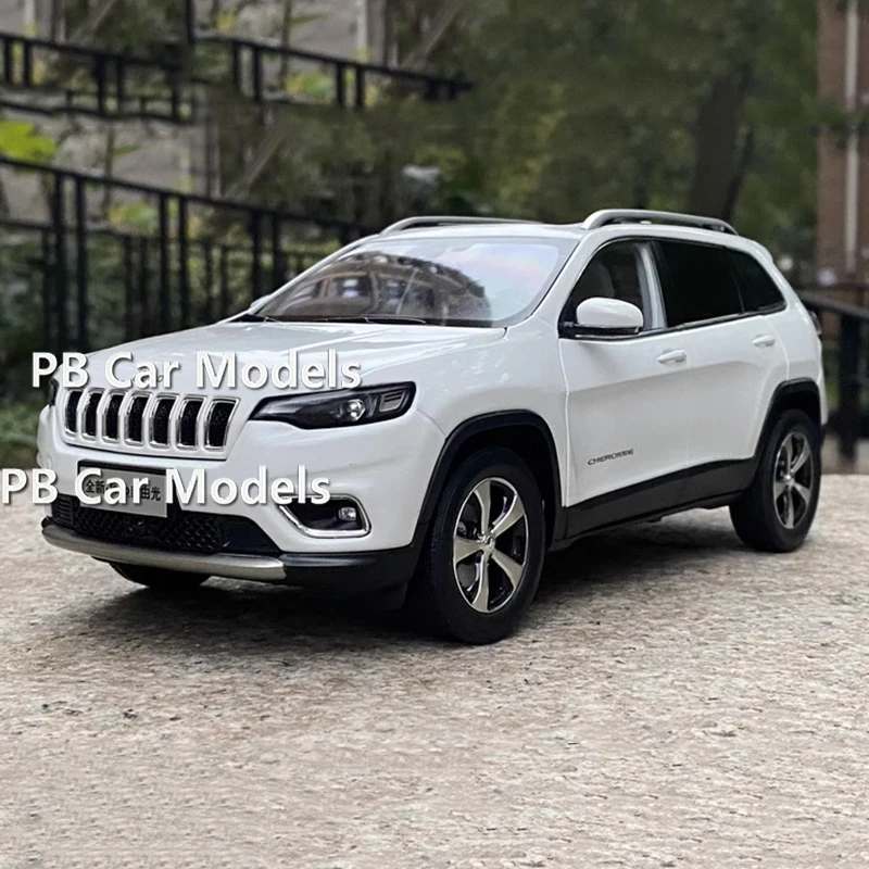 1/18 Original 2019 Free Light Cherokee Car Model Alloy Car Model