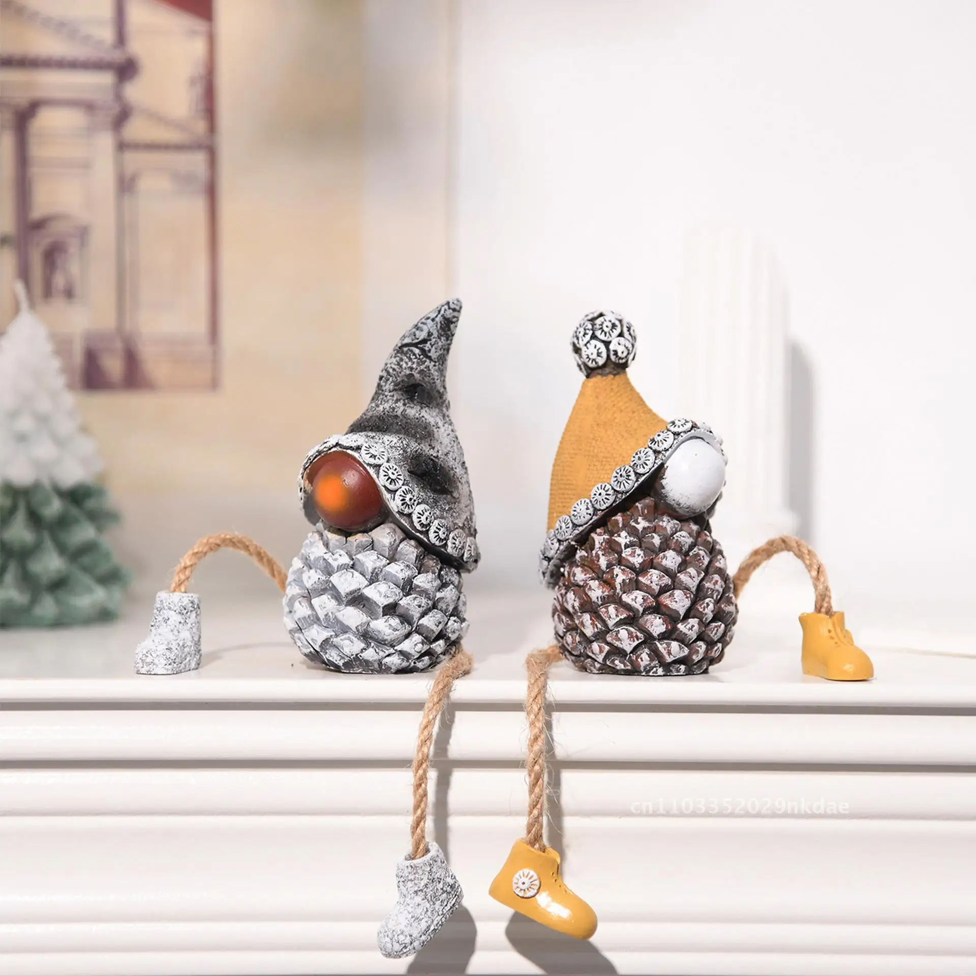 

Christmas Couple Desktop Decoration Resin Pine Cone Dwarf Hanging Shelf Crafts Brown Gray White Cartoon Style Holiday Decor