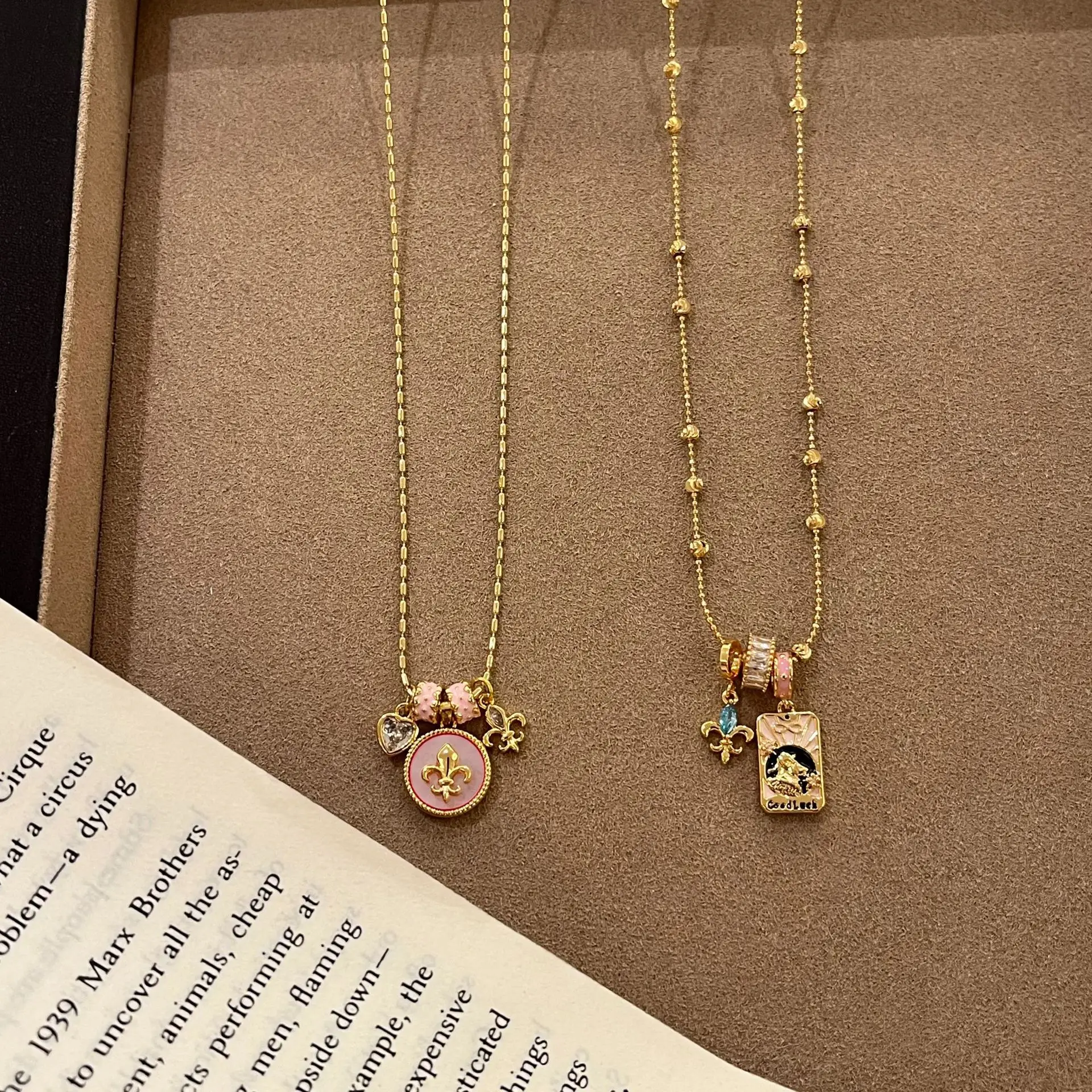 Seashell Lion Sculpture Tarot Iris Necklace - Lightweight Luxury, Niche, High-End, Exquisite, Versatile Necklace