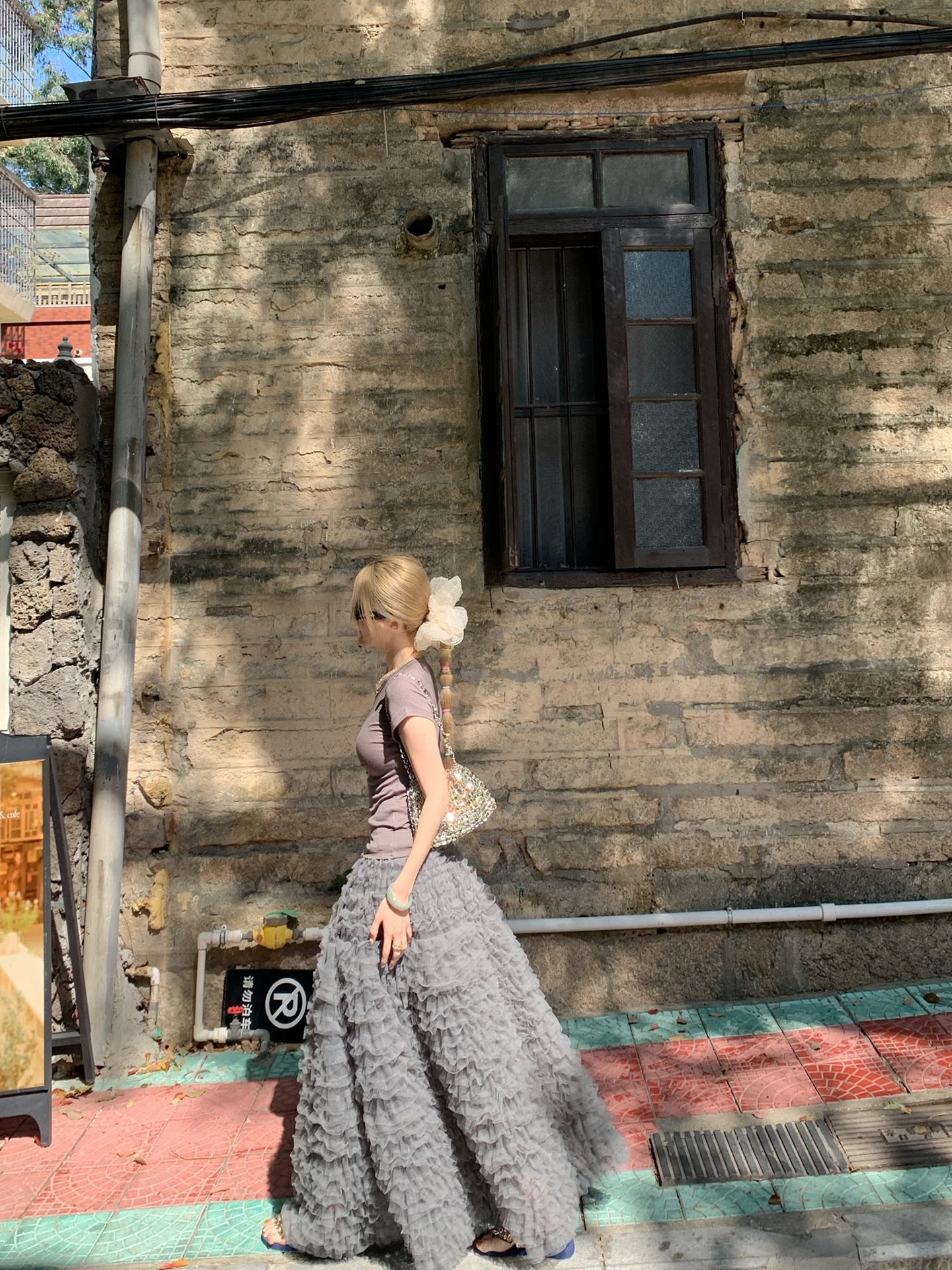 

Серая юбка А-силуэта с 3D-декором, на резинке, миди, многоярусная, женская, со средней талией, из полиэстера, с вставками