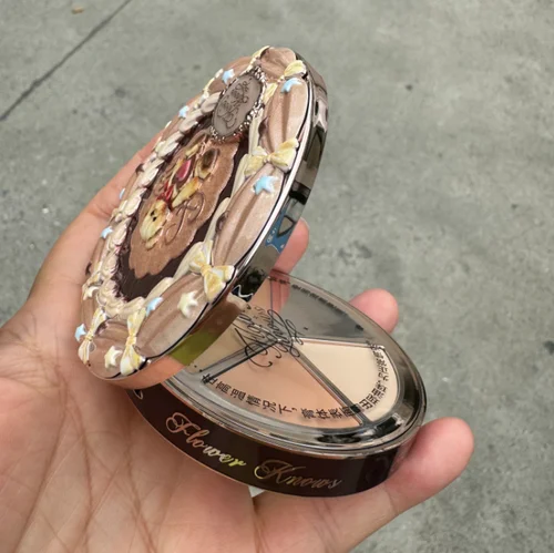 Sweetie Bear-paleta correctora de 4 colores, juego de maquillaje facial con flores, corrector de manchas, resaltador, herramienta de maquillaje de belleza para contorno