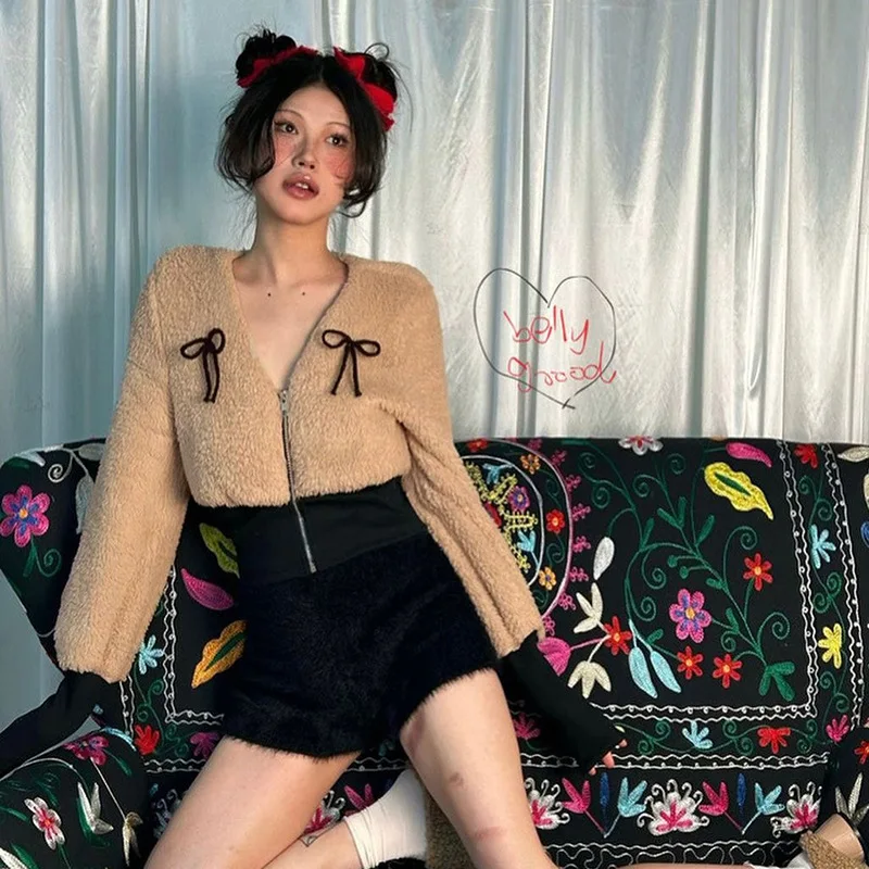 

Combhasaki Women Y2k Vintage Harajuku Cropped Jacket Long Sleeve Zip-up V-Neck Bows Decor Fuzzy Patchwork Coat Warm Outwear