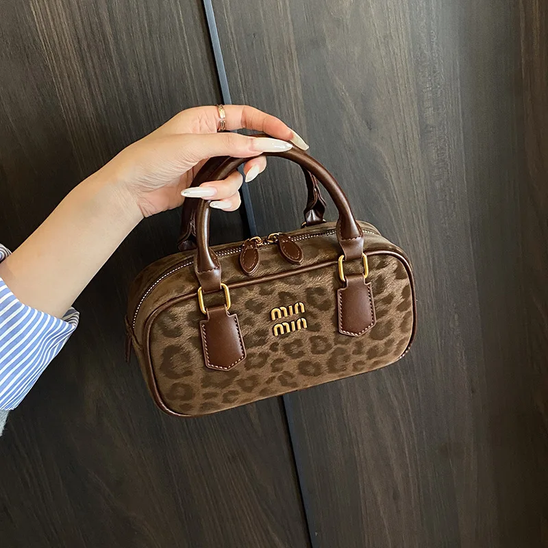 

2026 new trend leopard print handheld women's bag versatile pleated shoulder oblique span bag