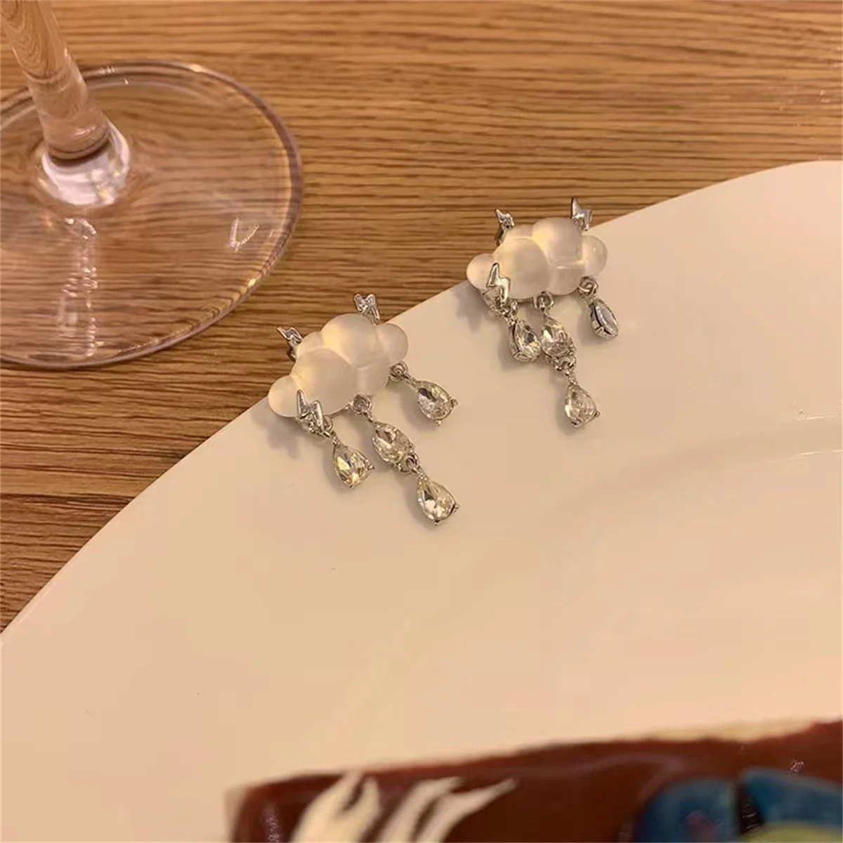 Koreanische Exquisite Planet Mond Schmetterling Quaste Ohrringe für Frauen Funkelnden Kristall Asymmetrische Tropfen Ohrringe Mädchen Partei Schmuck – Detail 22