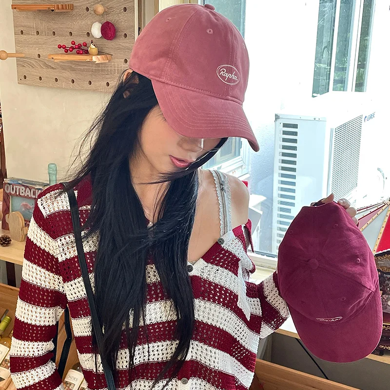 ELFSACK 2025 Autumn New Arrival Sweet Solid Color Letter Dad Hat Embroidered Suede Baseball Cap Casual For Woman