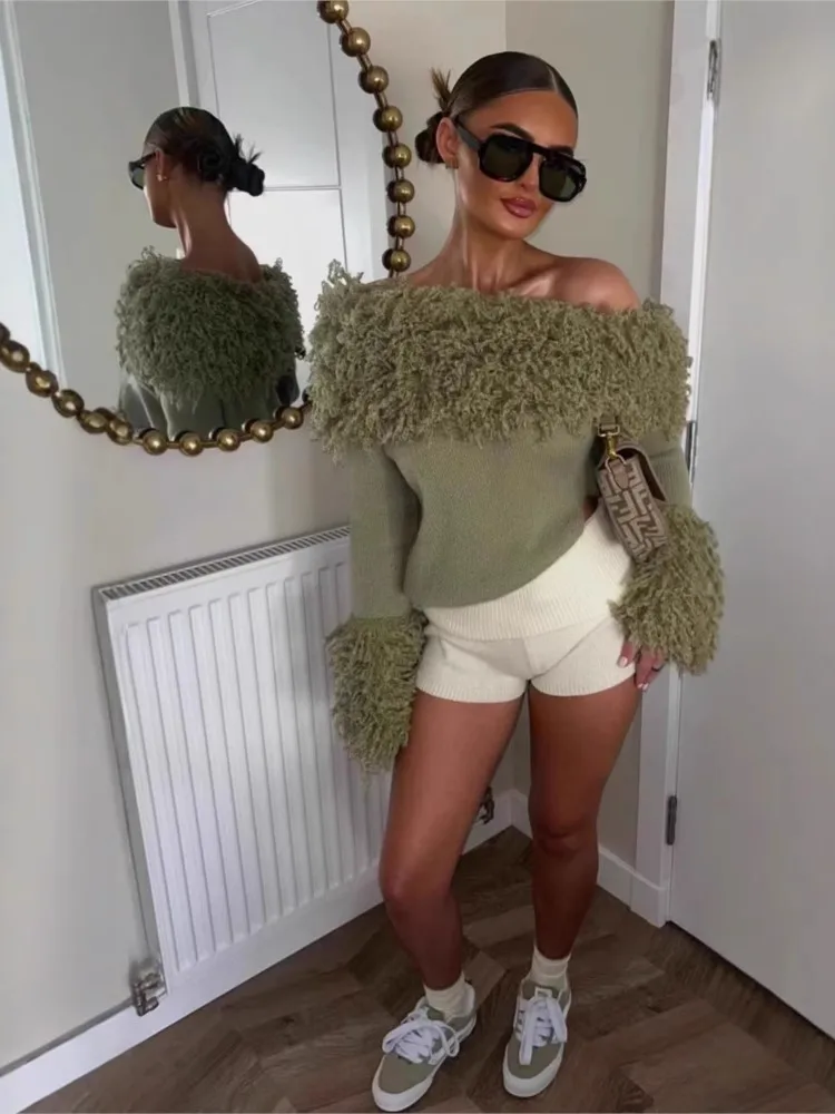 

Осень-весна 2025: темпераментные пуловеры с открытыми плечами, вязаный свитер с одной линией шеи, банкетные топы с кисточками и длинными рукавами