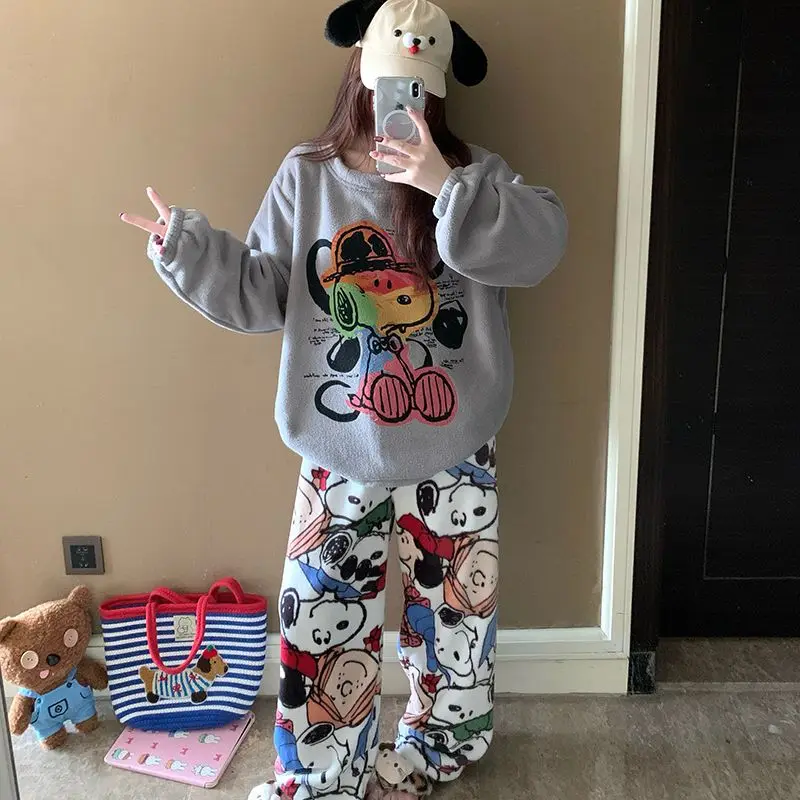 

Snoopy теплая одежда для сна, комплект из двух предметов, кавайные аксессуары с героями мультфильмов, комплект домашней одежды, периферийный топ и брюки в стиле аниме, подарок