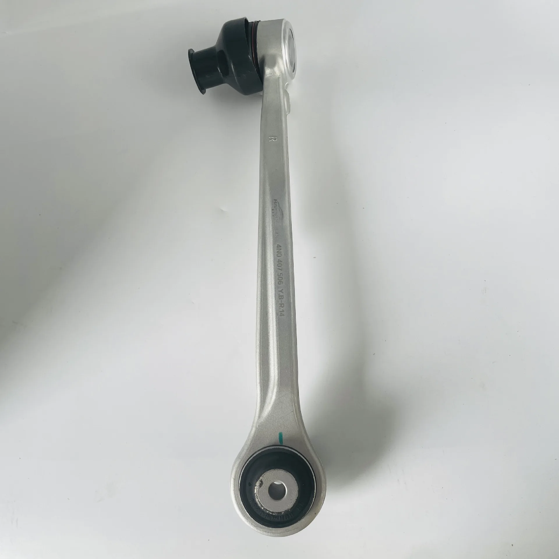 

Стандартный передний верхний поворотный рычаг R правый