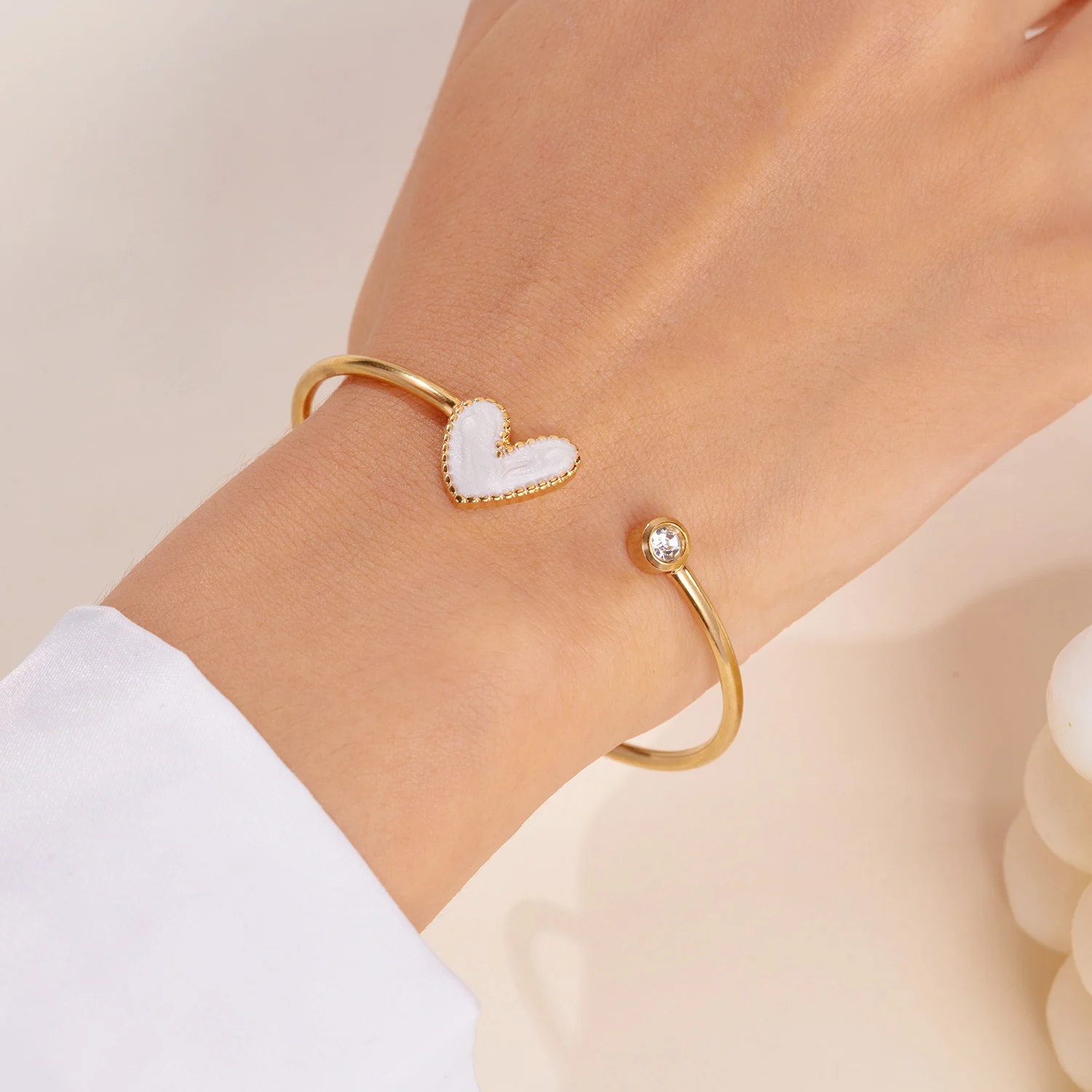 Neue Trendy Vergoldete Einfache Herz Manschette Armreifen für Frauen Hohe Qualität Edelstahl Kristall Armbänder Wasserdicht Schmuck – Detail 3