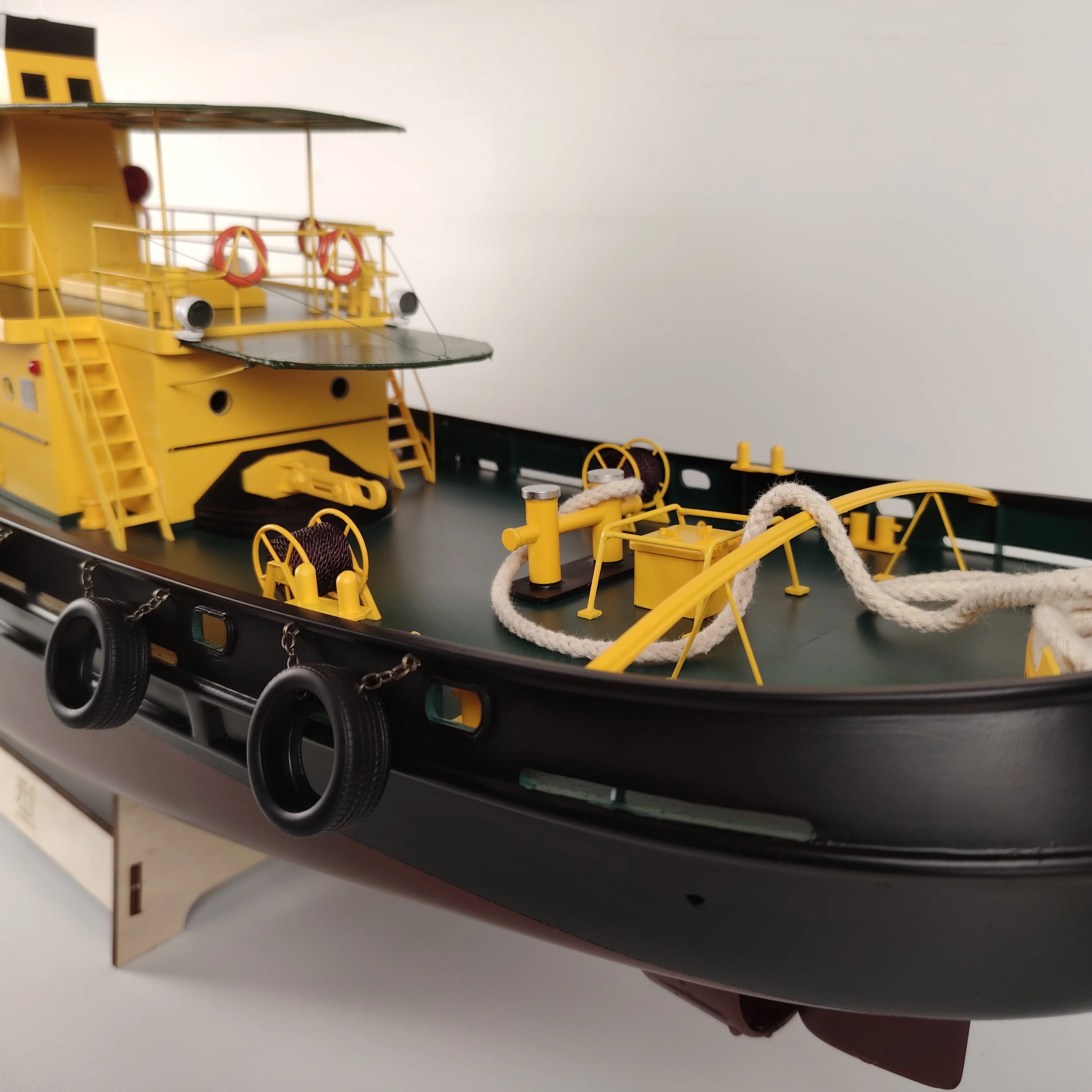 Modelo de barco 1/35 "Wo Shun 03" He Shun 03 Kit de montaje de lancha de remolque de puerto de viento modelo de potencia de simulación sin terminar con Motor