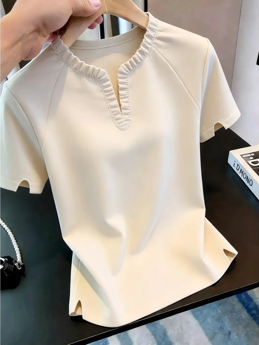 Korean Style Sweet Short Sleeve V-Neck T-Shirt Women's Fashion Design  Flower Trim Simple Atmosphere Summer New Arrival