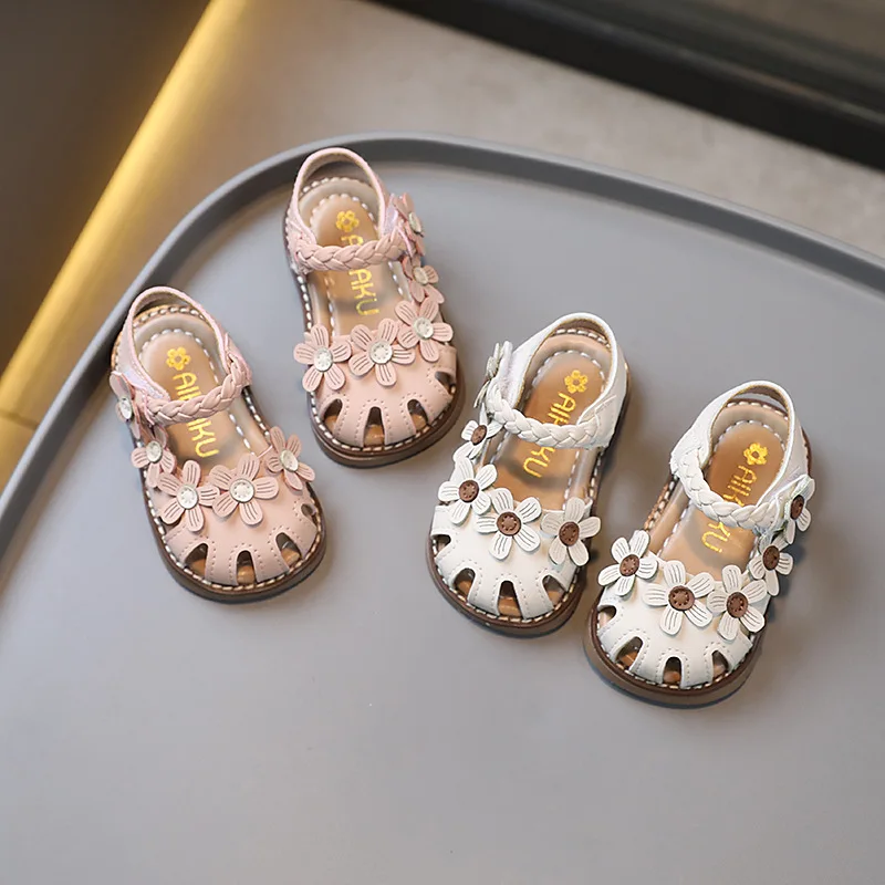 Skin-Friendly Sunflower Princess Lightweight girl Sandals Toe protetive Anti-slip sole.