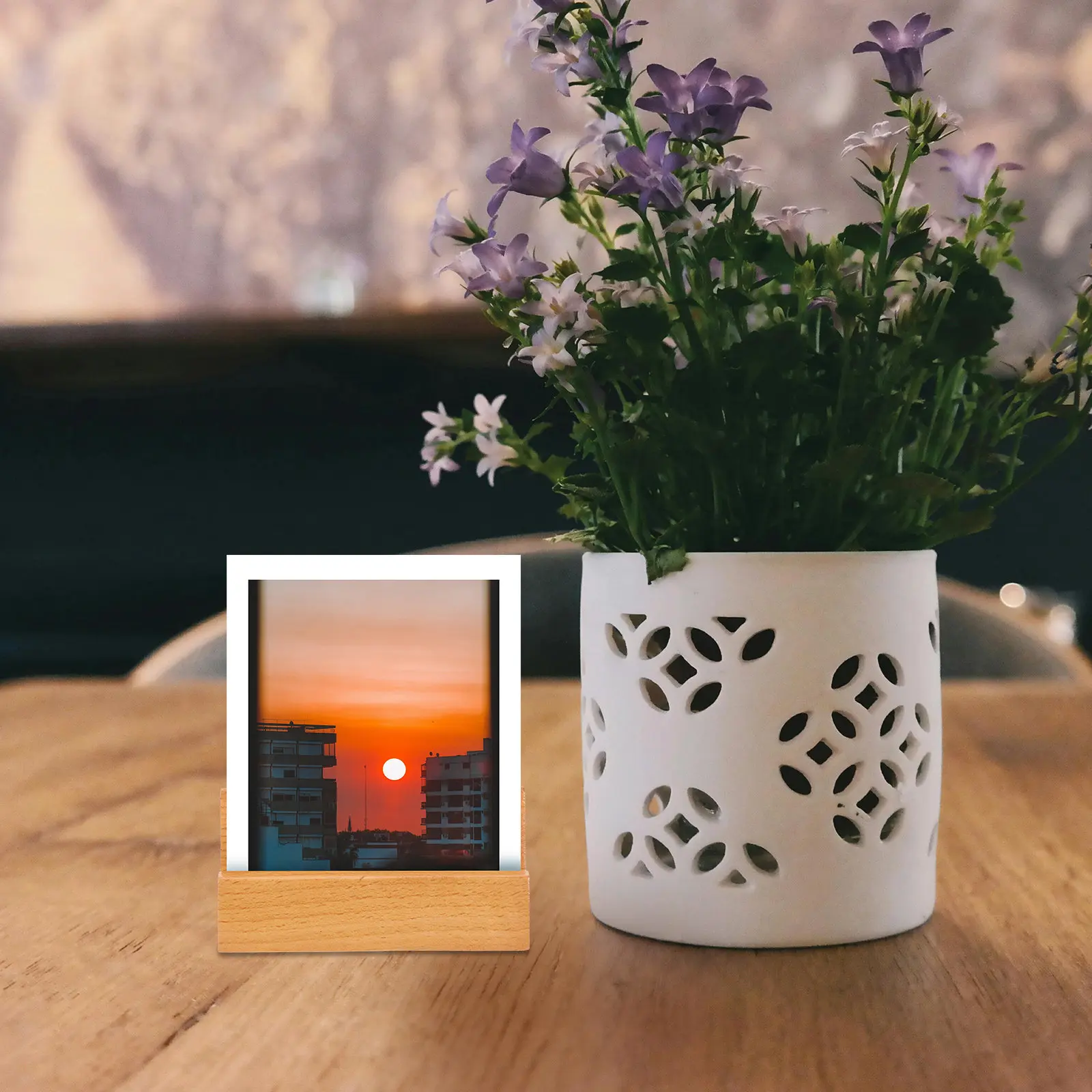 

Multifunctional Wooden Desk Calendar Base Dual Slot Phone Holder Stand for Photos Cards Greeting Postcards Table Display
