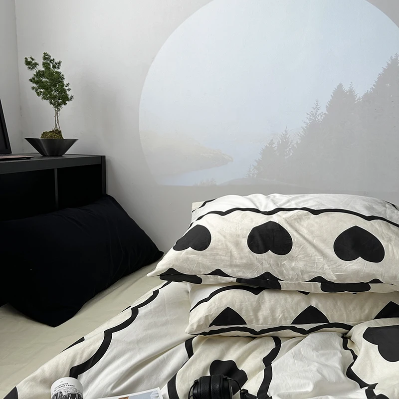 Black and White Love Heart Bed Cover Sets and Bed Sheet Pillowcase Single Twin Queen Size Simple Adult Bedding Linens NO Filling