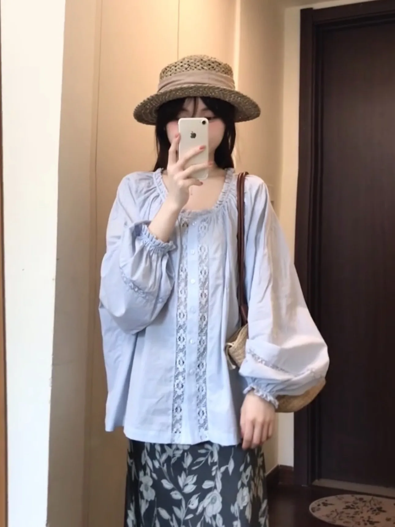 

French Sle Loose Lace Trim Lantern Sve irt Women's Spring Design Unique Blue Top Romantic Patchwork Casual Faion