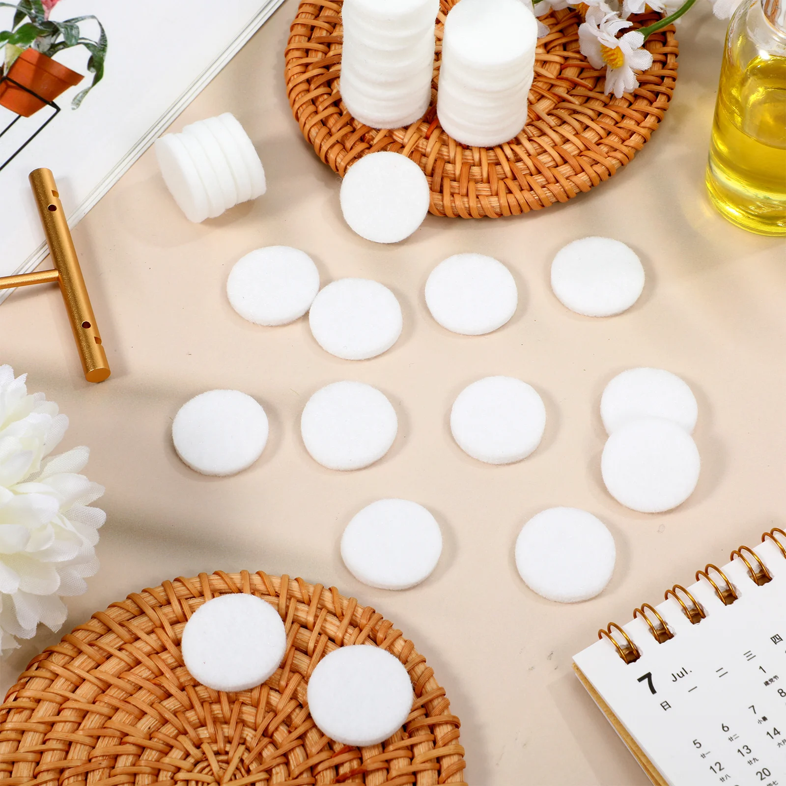 

50Pcs Pads for Essential Oil Aroma Pendant Replacement Pads Essential Oil Necklace Refill Car Diffuser Vent Clip Pads