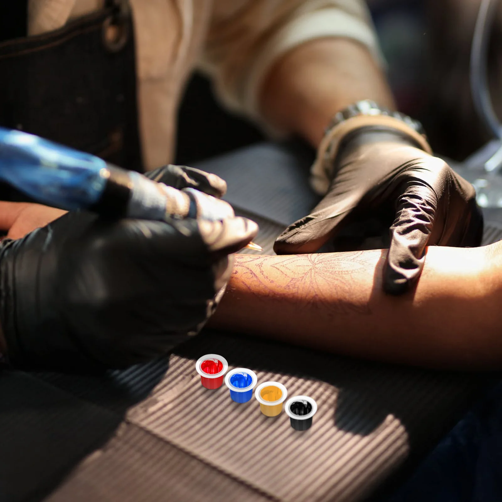 

100Pcs Tattoos Ink Cups Small Lightweight Premium Plastic Disposable Pigment Containers for Tattoo Artists Makeup Supplies