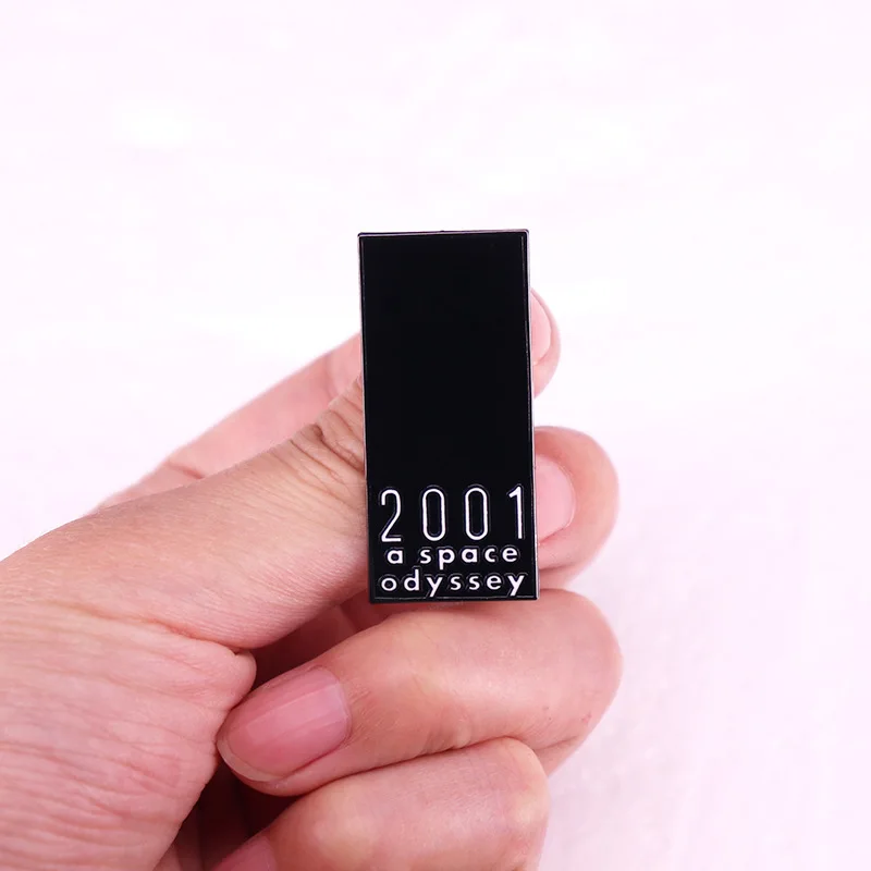 Pin esmaltado con el título de la película A Space Odyssey de 2001, broche de película de ciencia ficción de Kubrick, regalo de joyería sobre exploración espacial, 1 unidad