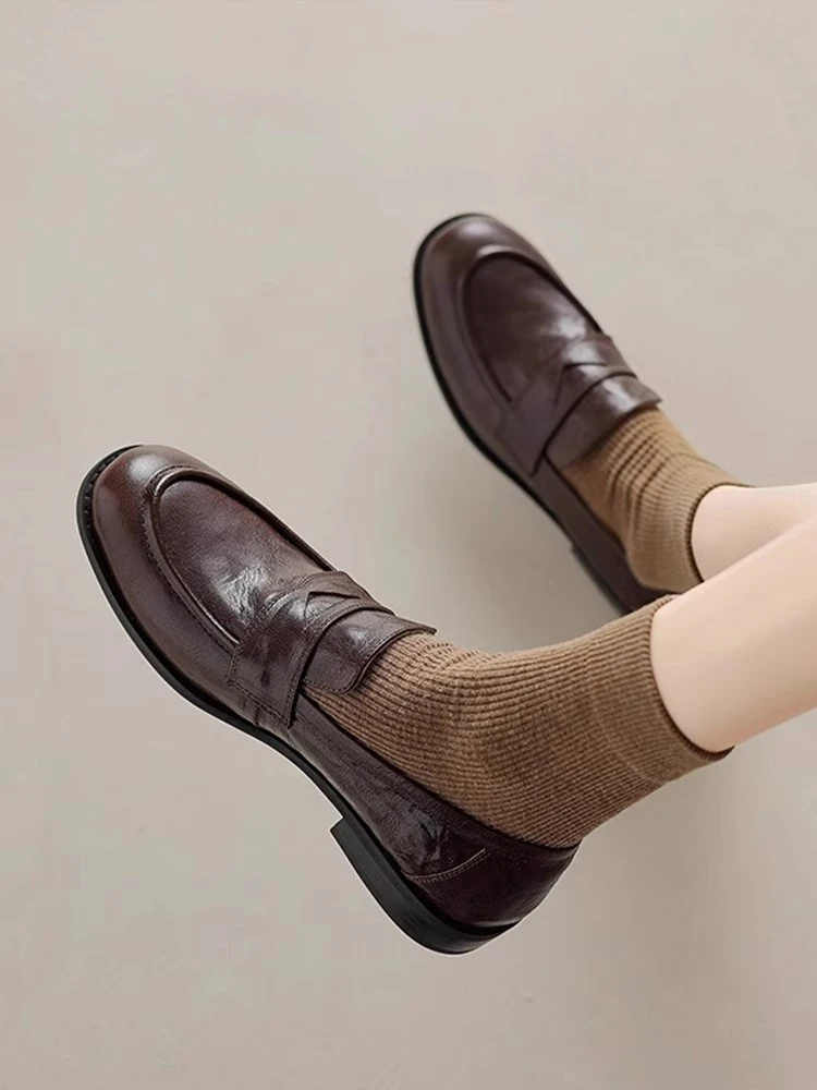 أحذية نسائية كلاسيكية بكعب سميك موديل 2025 الجديد، تصميم بسيط بمقدمة مستديرة وكعب متوسط، سهلة الارتداء، أحذية جلدية مريحة وقا... #1