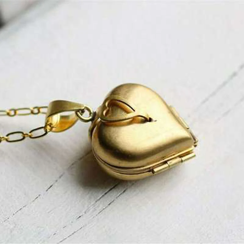 Diy Hand-made Jewelry Accessories Retro Three-dimensional Heart-like Four-leaf Clover Multilayer Photo Box Photo Frame Pendant