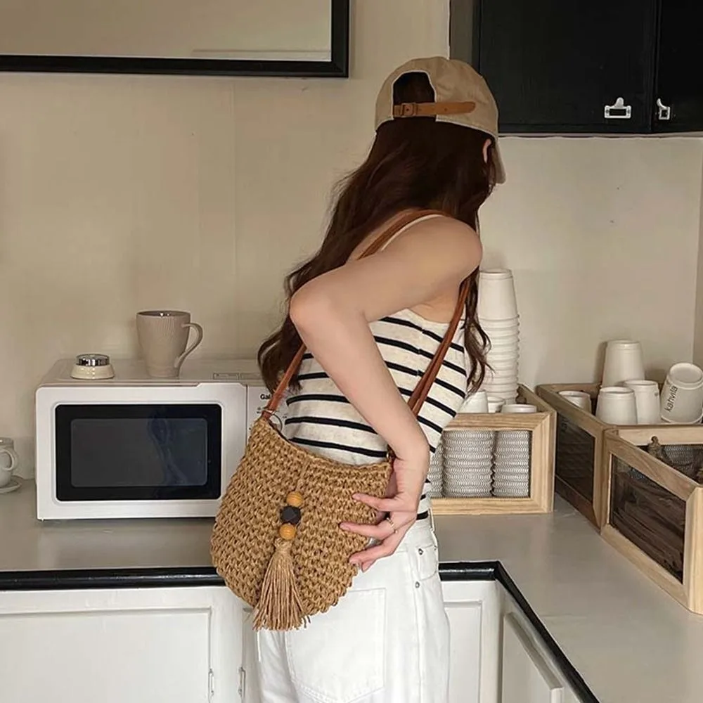 

Casual Pu Leather Raffia Bag Tassels Hollow Out Weave Straw Crossbody Bag Mobile Bag Wood Bead Tassels Beach Bag Travel